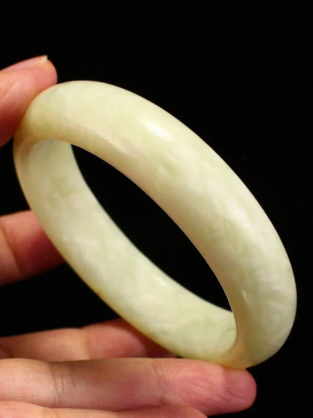 Natural Xiuyan Xiu Jade Bangle Bracelet 55.24g 57.5mm ID Light Green Stone Ring